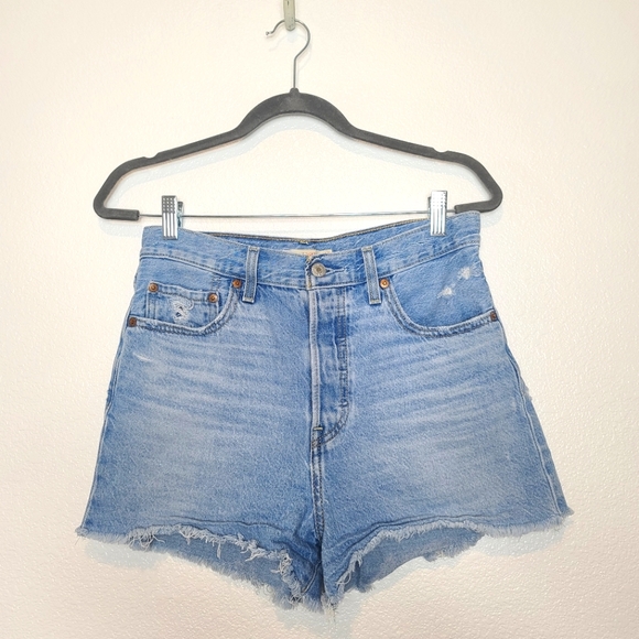 Levi's Premium Ribcage Light Wash Denim High-Rise Cutoff Shorts Size 28 - Picture 3 of 10